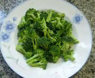 Make Eggs and broccoli step 0