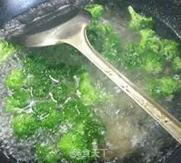 Make Eggs and broccoli step 4
