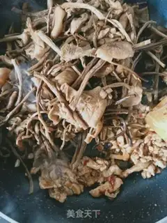 Make Tea mushroom fried meat step 7
