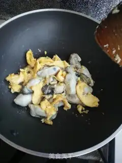 Make Fried eggs for pelicans step 7