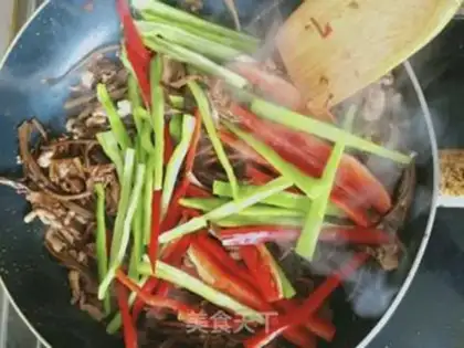 Make Tea mushroom fried meat step 8