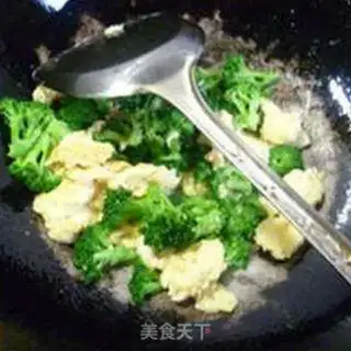 Make Eggs and broccoli step 6