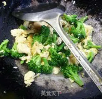 Make Eggs and broccoli step 8