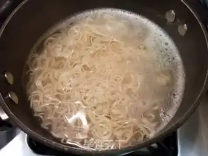 Make Chicken shrimp noodles step 2