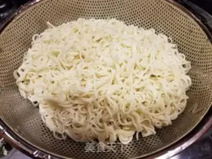 Make Chicken shrimp noodles step 3