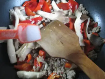 Make Meat-creamed red peppers step 5