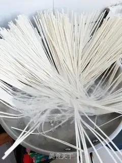 Make Homemade beef noodles step 1