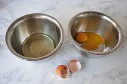 Make Six inches and two eggs in the air step 1