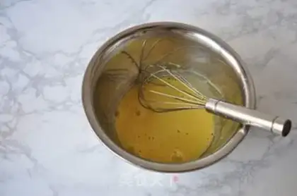 Make Six inches and two eggs in the air step 2