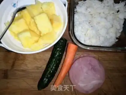 Make Pineapple rice step 3
