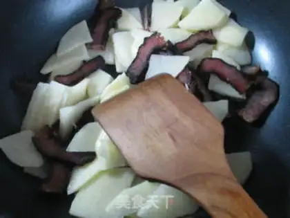 Make Cream pepper sauce, fried potatoes step 1