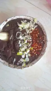 Make A big bowl of pig blood step 3