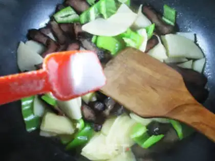Make Cream pepper sauce, fried potatoes step 5