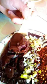 Make A big bowl of pig blood step 4