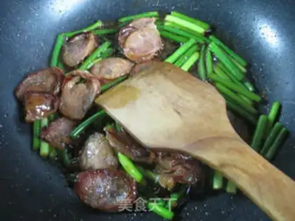 Make Garlic fried sausage step 6