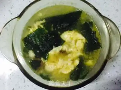 Make Clothes and egg soup step 8