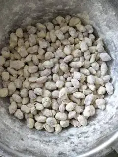 Make Sugar-coated peanut rice step 3