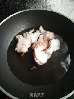 Make Red chicken wings and potatoes step 1