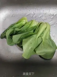 Make Pelican oil mixed with a green wood ear step 0