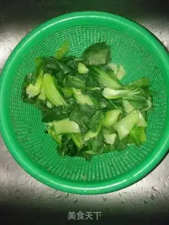 Make Pelican oil mixed with a green wood ear step 2