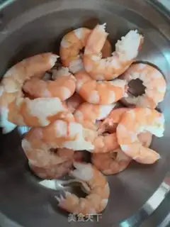 Make Shrimp soup with green tofu tomatoes step 1