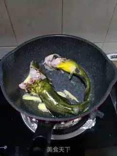 Make Yellowfish tofu soup step 1