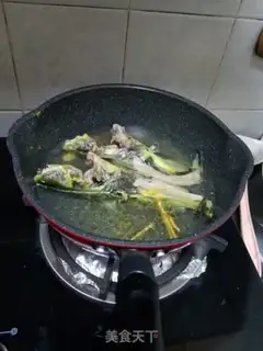 Make Yellowfish tofu soup step 2