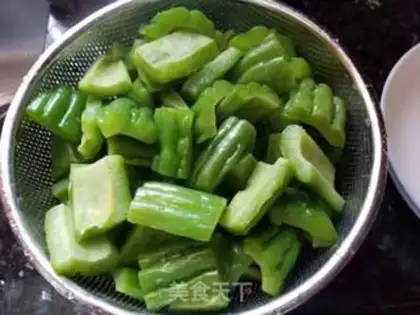 Make Fish cakes and bitter melons step 5