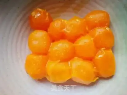 Make The pine balls, the yellow pack step 1