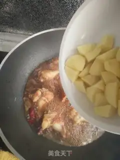 Make Red chicken wings and potatoes step 16