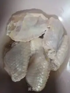 Make A greasy chicken with wings step 0