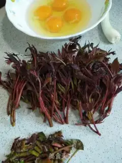 Make Eggs from the fragrance stand step 1