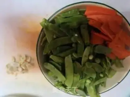 Make Carrot. Dutch beans step 0