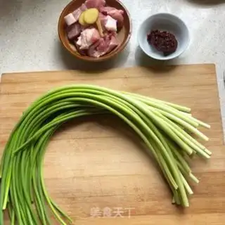 Make Garlic fried meat step 0
