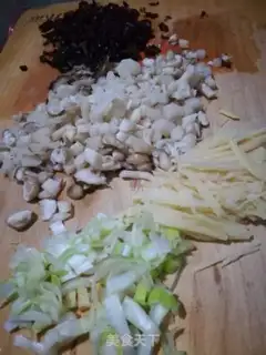 Make violet mushroom noodles step 1