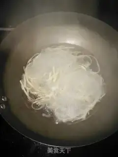 Make Spam and egg noodles step 0