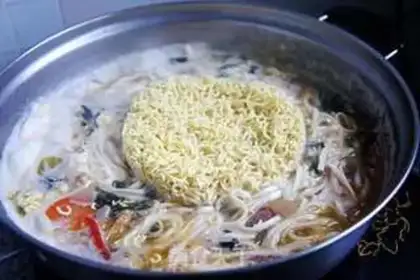Make Hot noodle buns step 3