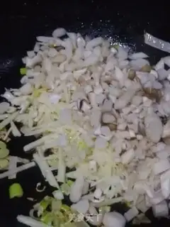 Make violet mushroom noodles step 5