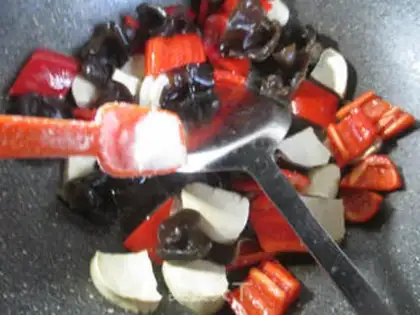 Make Black-mole, red-eared chicken step 6