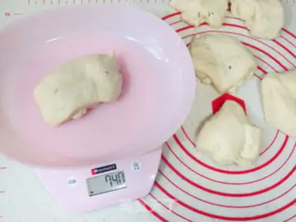 Make Onion meat pine bun step 8