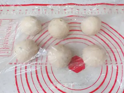 Make Onion meat pine bun step 9