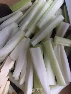 Make Celery fried beans step 0