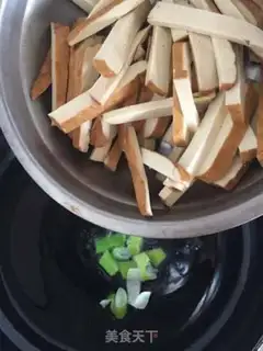 Make Celery fried beans step 3