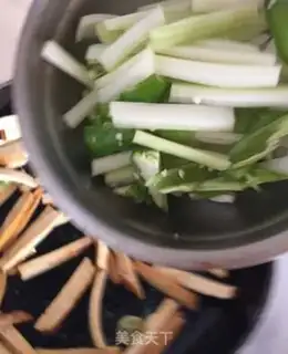 Make Celery fried beans step 4