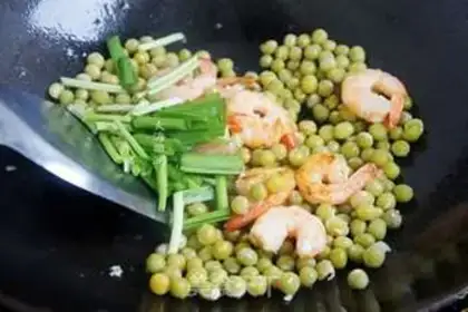 Make Shrimp and sweet peas step 5