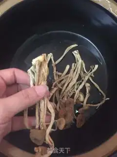 Make Tea mushroom corn corset soup step 1