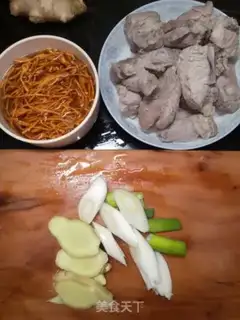 Make Worm and grass stew ribs step 1
