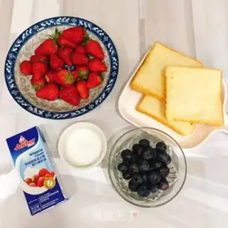 Make Fruit sandwich step 1