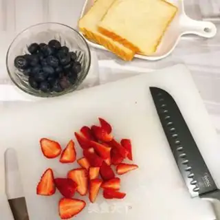 Make Fruit sandwich step 4