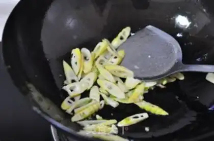 Make Tomato noodles step 2